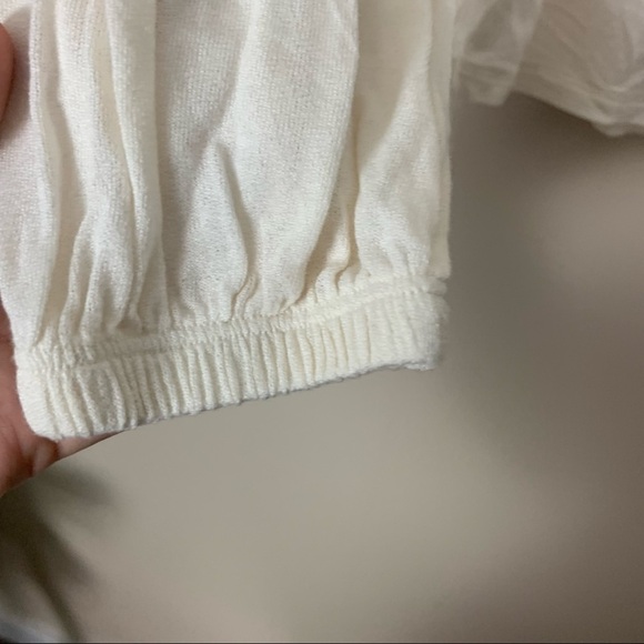 [Ecote] Ivory Keyhole Neck Cropped Long Sleeve Lightweight Top - Picture 4 of 8